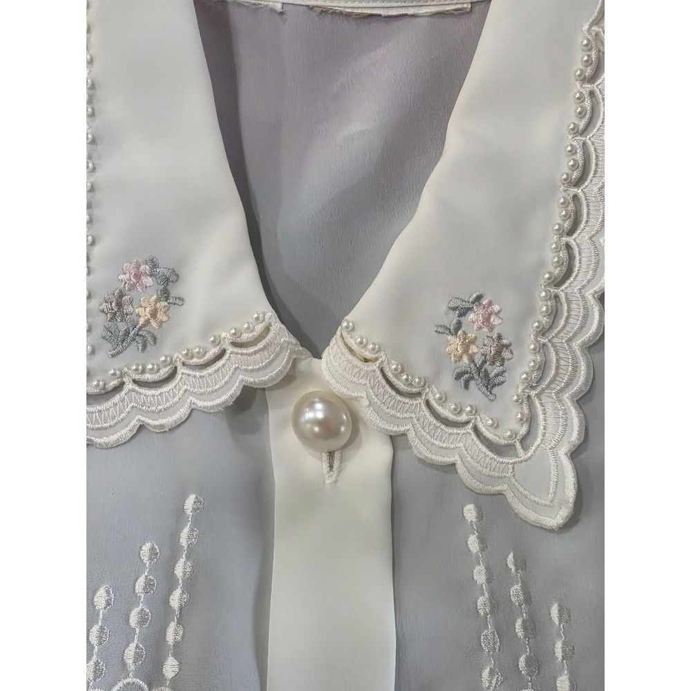 VTG Cottagecore 80s White Embroidered Pearl Blouse Short Sleeve Floral Lace